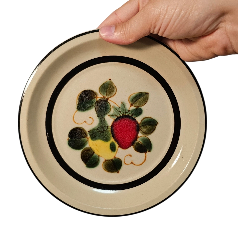 VTG 70s Sears Strawberries Hand Decorated Stoneware 7.5" Salad Plate Replacement